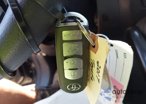 2017 Toyota Yaris Ia z USA, uszkodzony, nr VIN 3MYDLBYVXHY184600